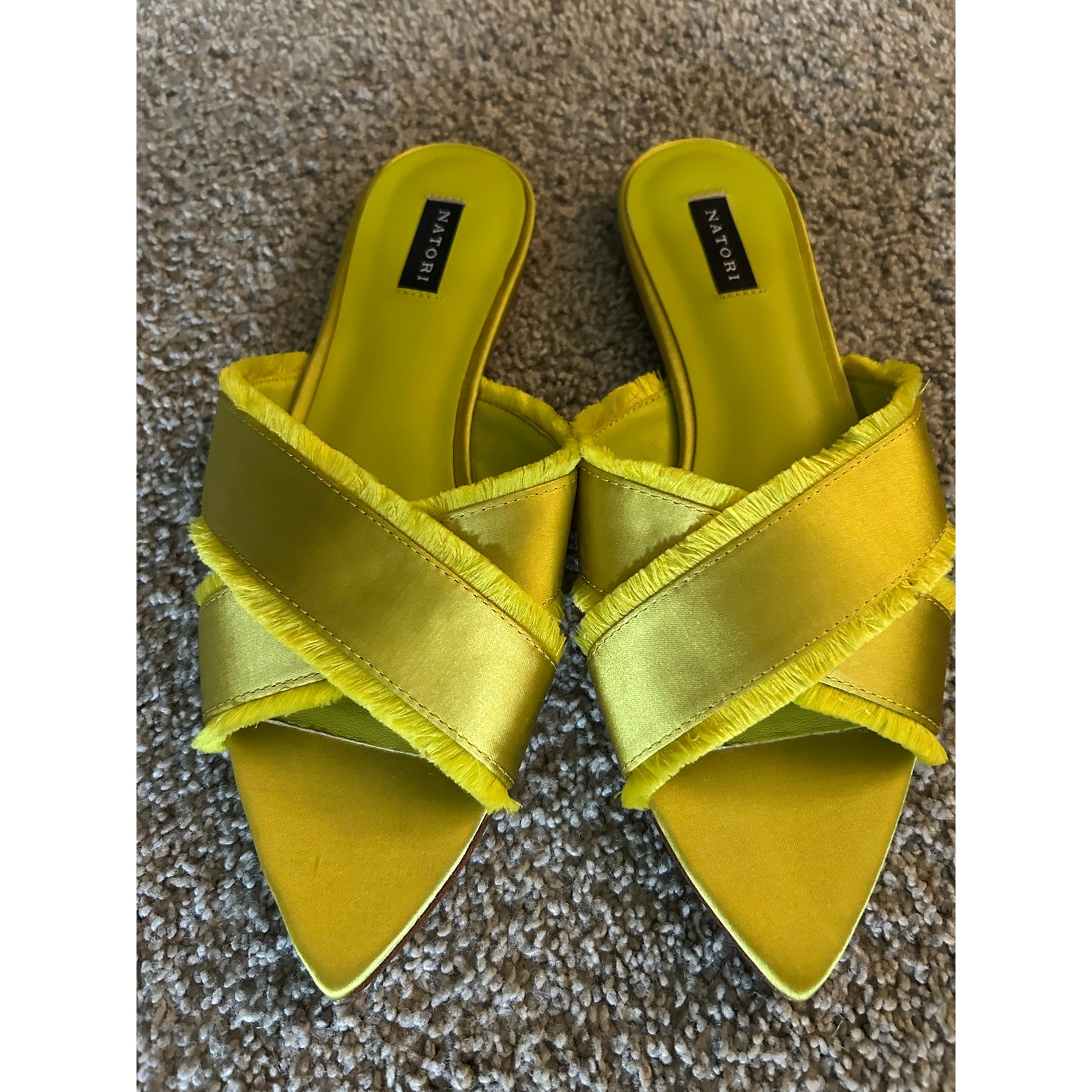 Natori Wayu Satin Fringe Cross Slide Sandals In Chartreuse. Size 7m — image 4 of 5